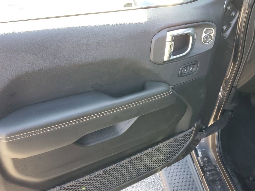 Used 2025 Jeep Wrangler Unlimited Sahara AWD/4WD image 19