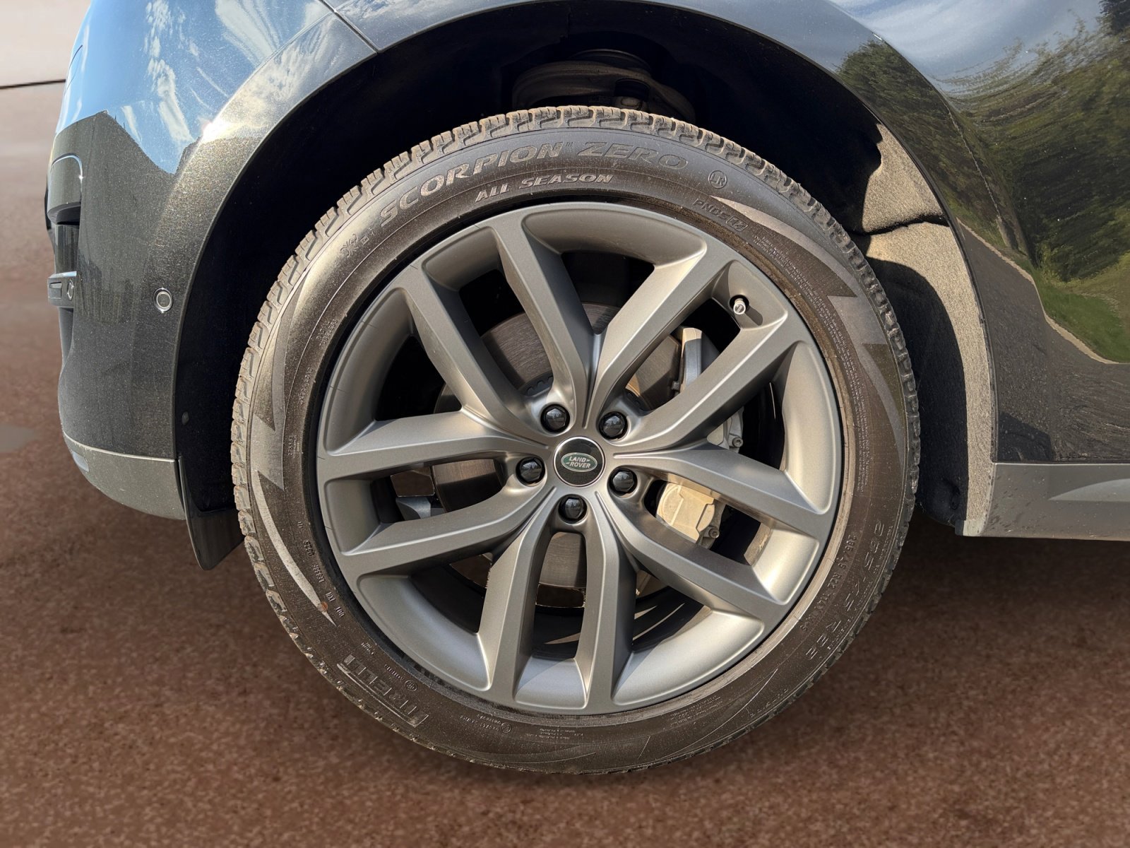 Used 2024 Land Rover Range Rover Sport SE AWD/4WD image 9