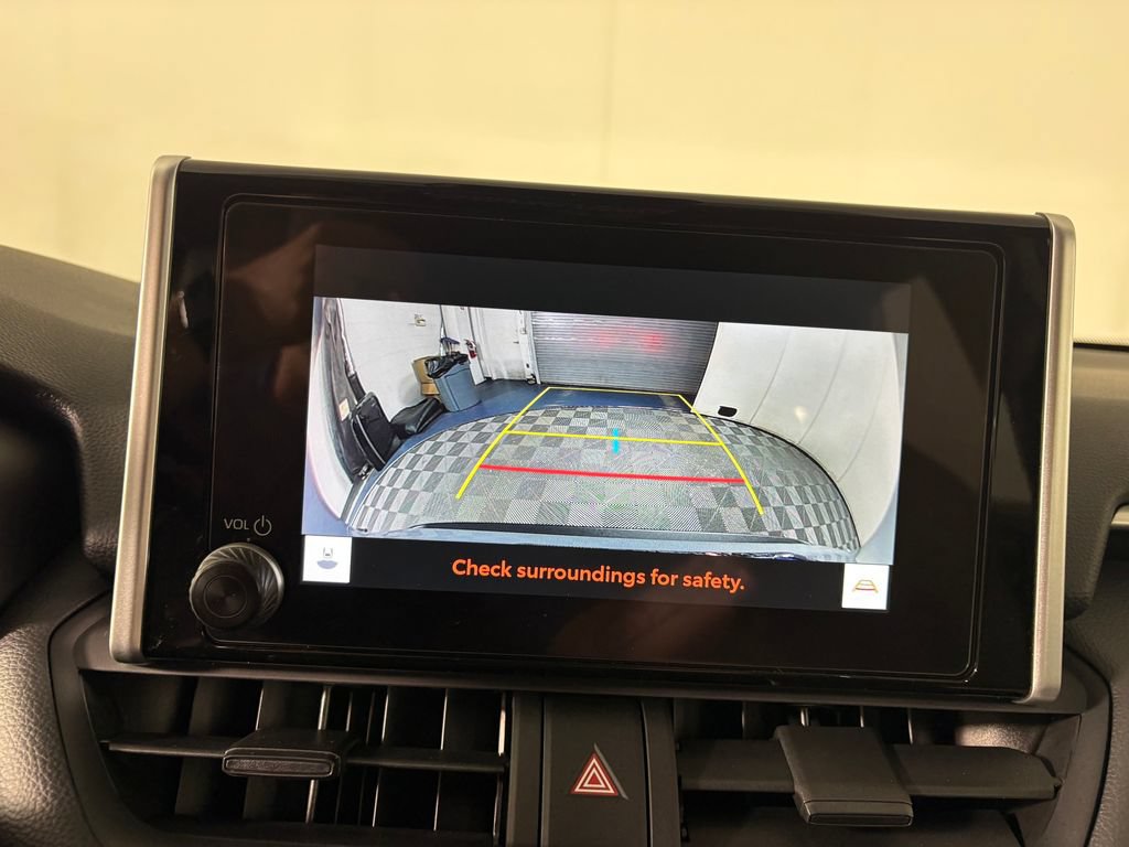 Used 2025 Toyota RAV4 XLE AWD/4WD image 18