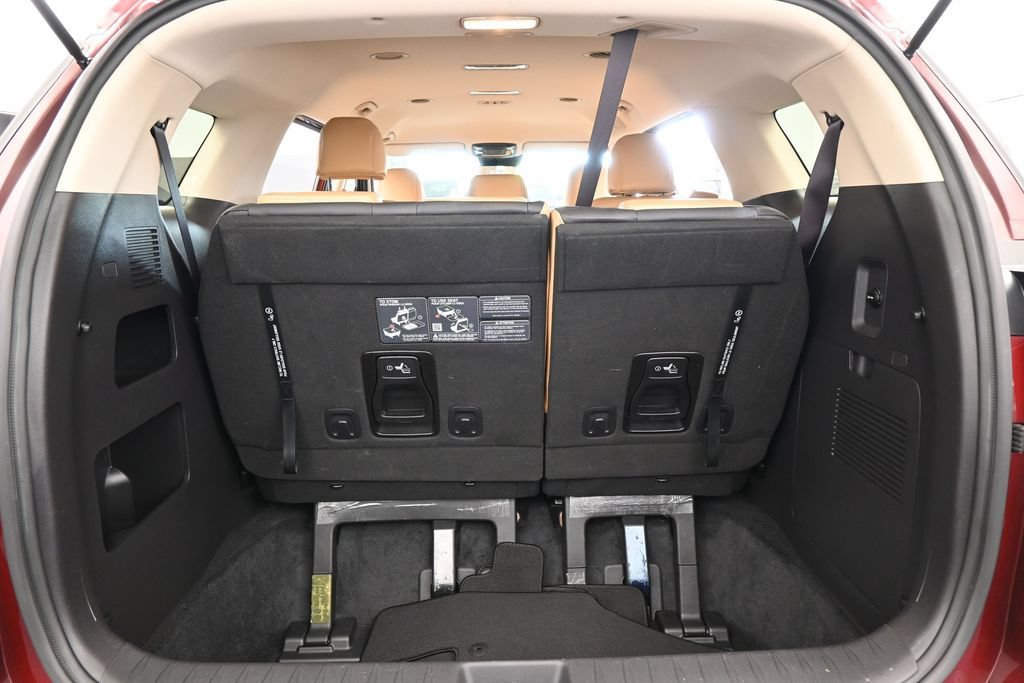 Used 2024 Kia Carnival LX FWD image 33