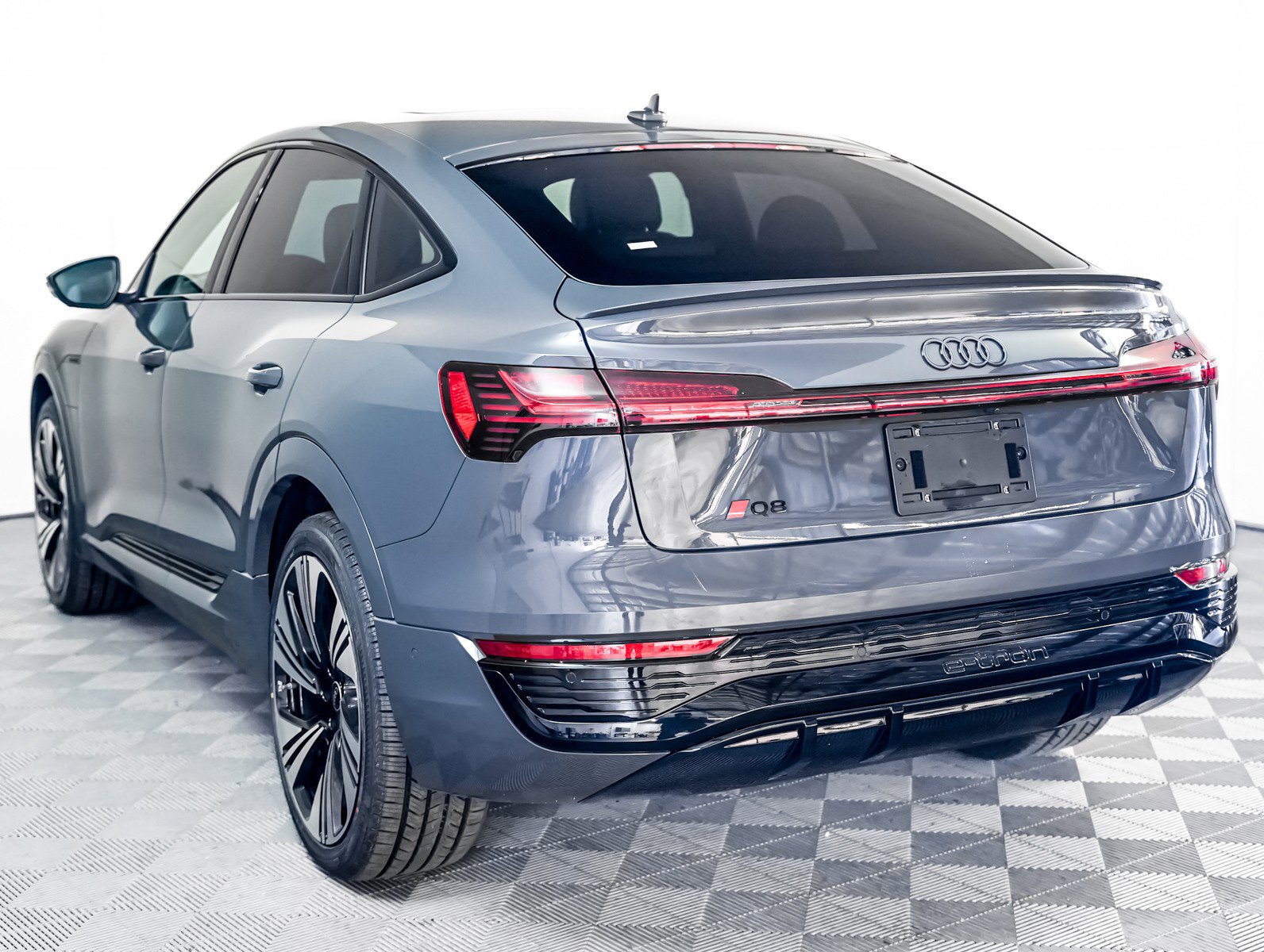 Used 2024 Audi Q8 e-tron Prestige w/ Prestige Package image 2