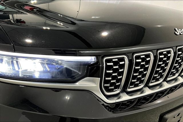 Used 2023 Jeep Grand Cherokee Summit w/ Luxury Tech Group V AWD/4WD image 33