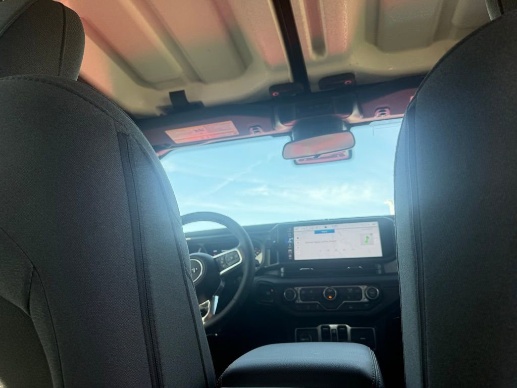 Used 2025 Jeep Wrangler Sahara image 18