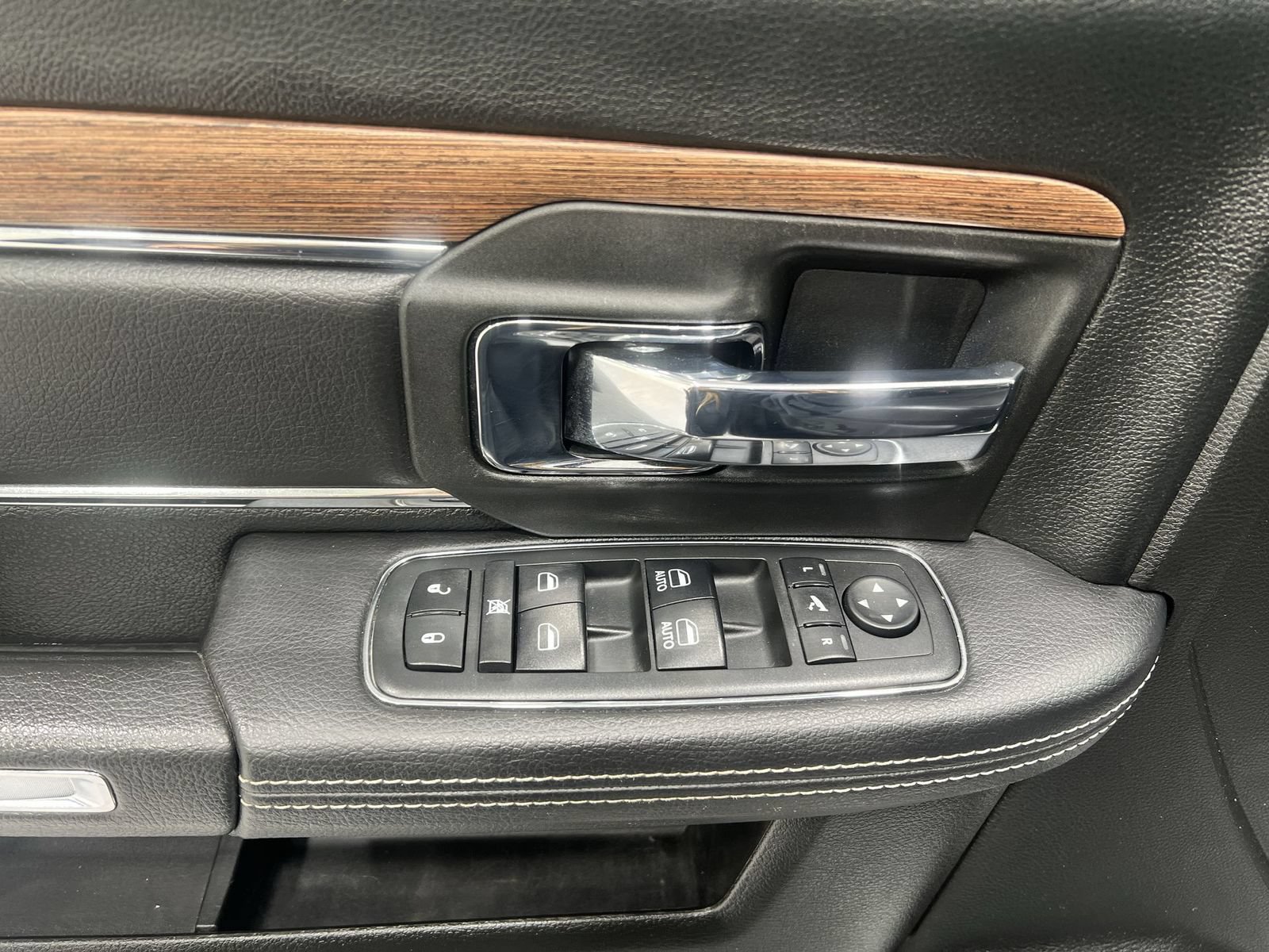 Used 2018 RAM 3500 Laramie AWD/4WD image 13