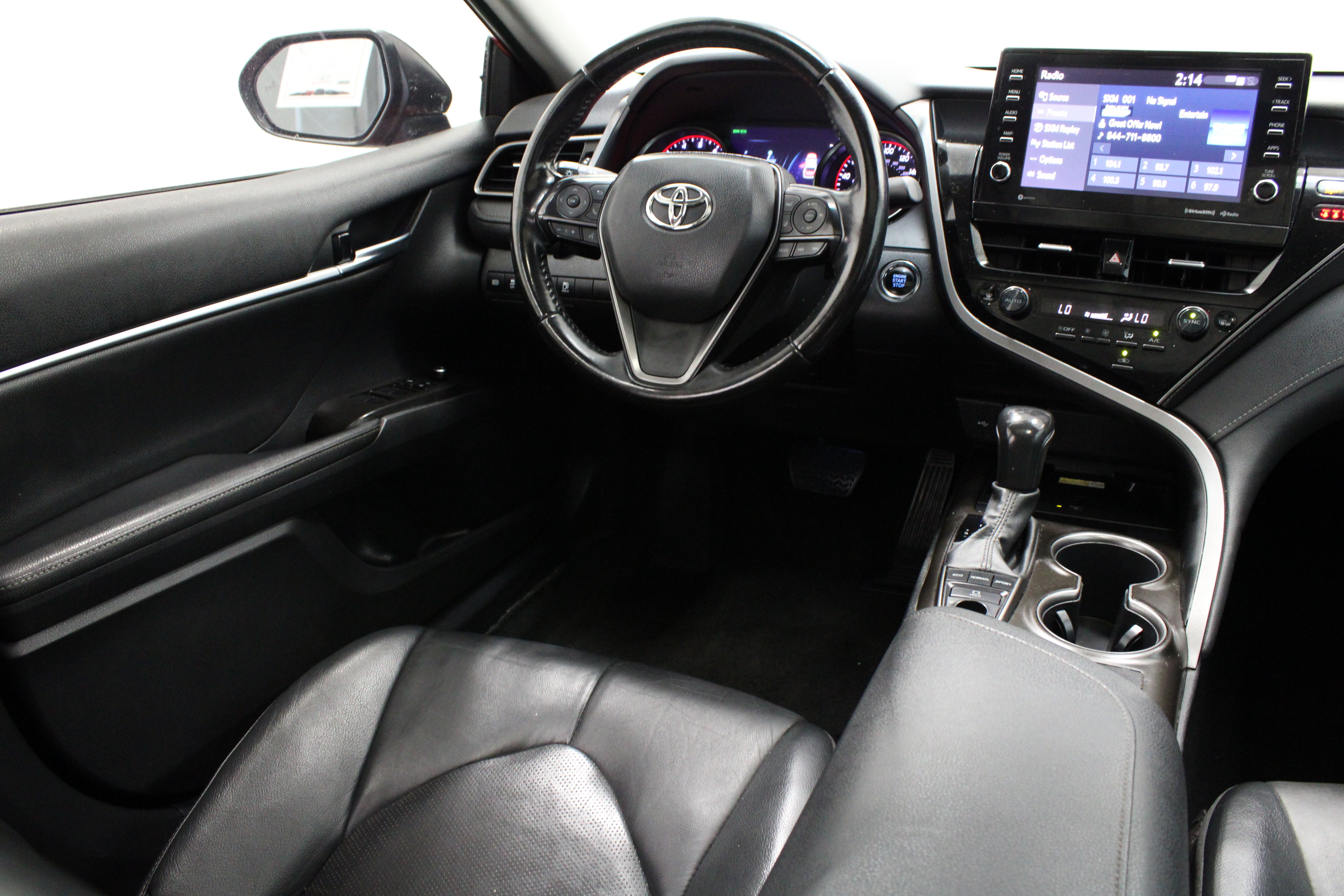 Used 2022 Toyota Camry XSE FWD image 32