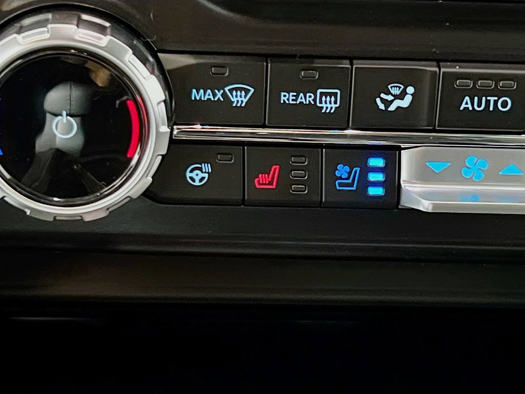 New 2026 Ford F250 Lariat w/ Black Appearance Package image 24