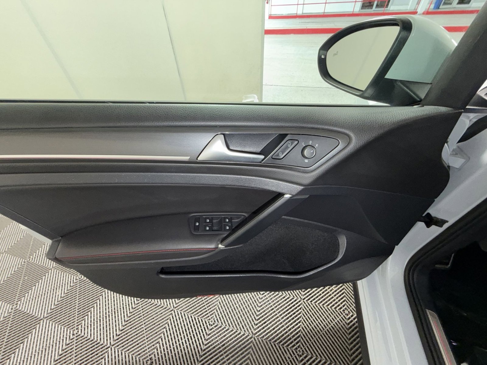 Used 2019 Volkswagen GTI SE image 15