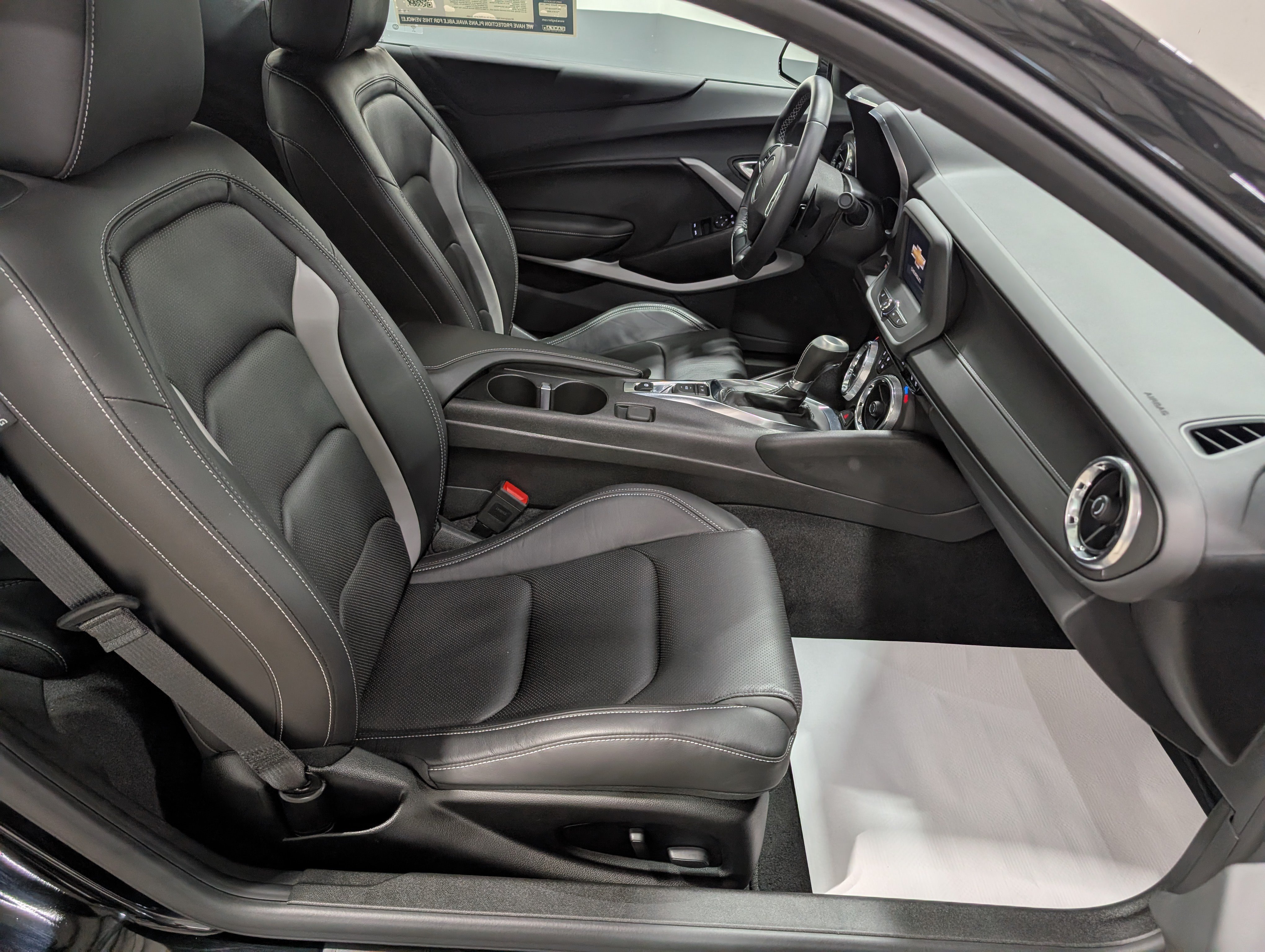 Used 2024 Chevrolet Camaro LT RWD image 17