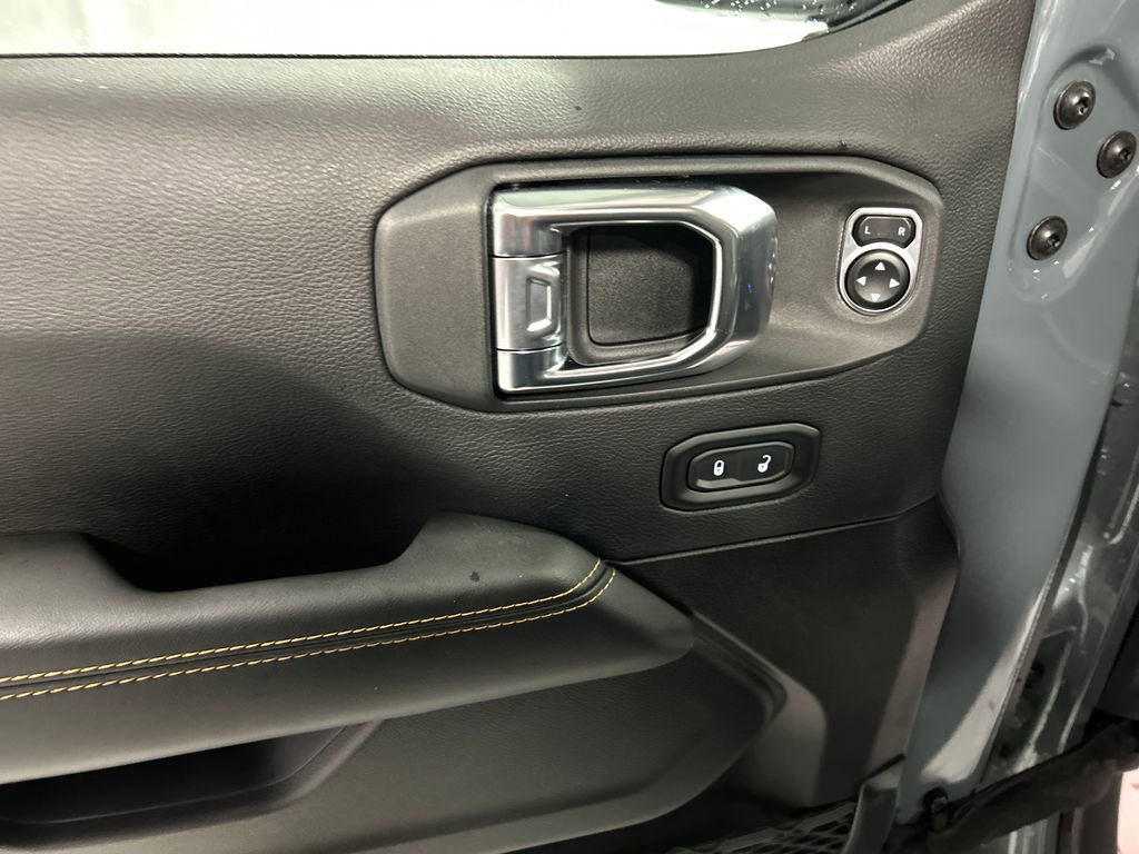 Used 2025 Jeep Wrangler Unlimited Sahara w/ Safety Group AWD/4WD image 14