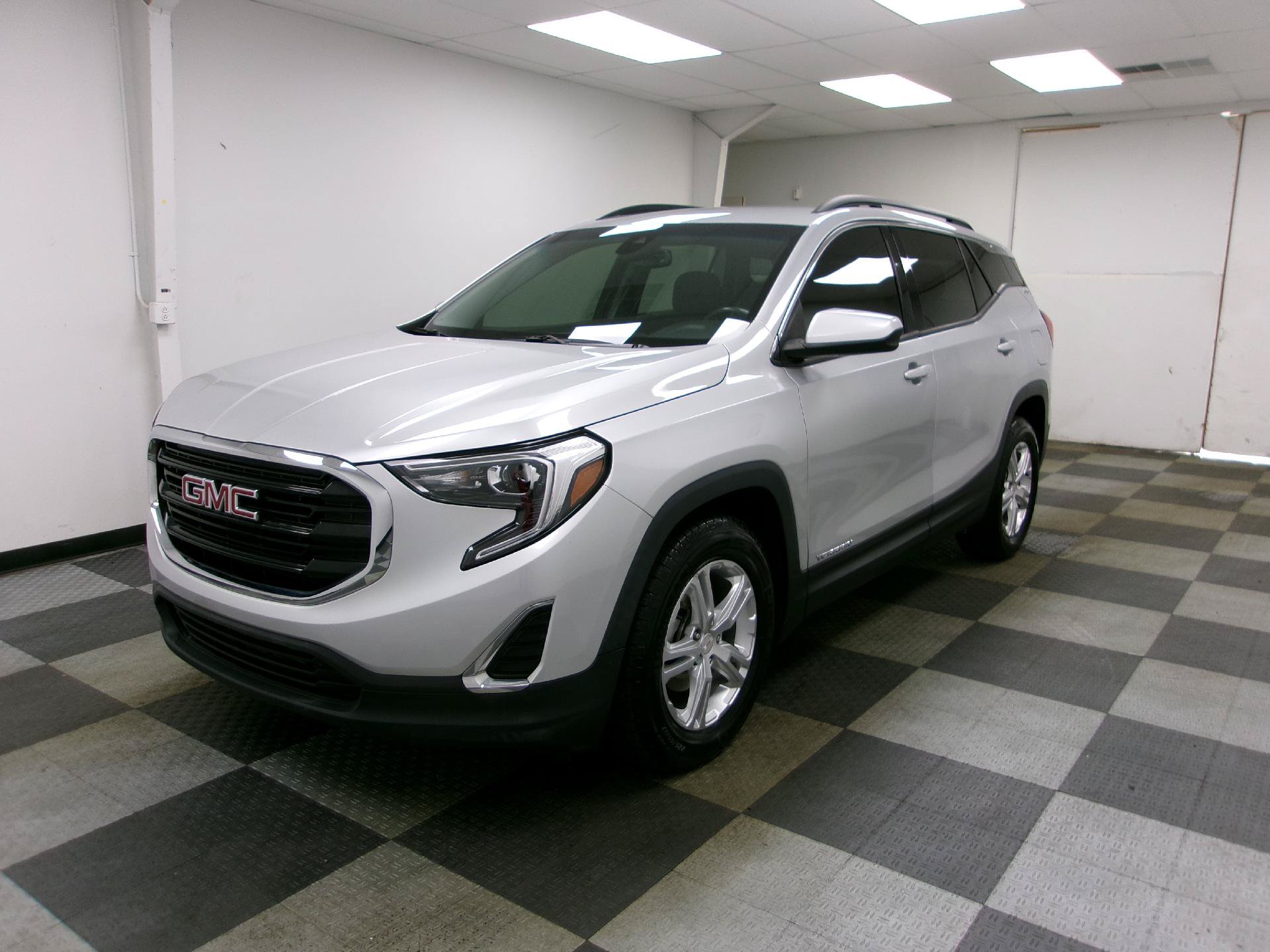 Used 2020 GMC Terrain SLE w/ Driver Convenience Package FWD image 1