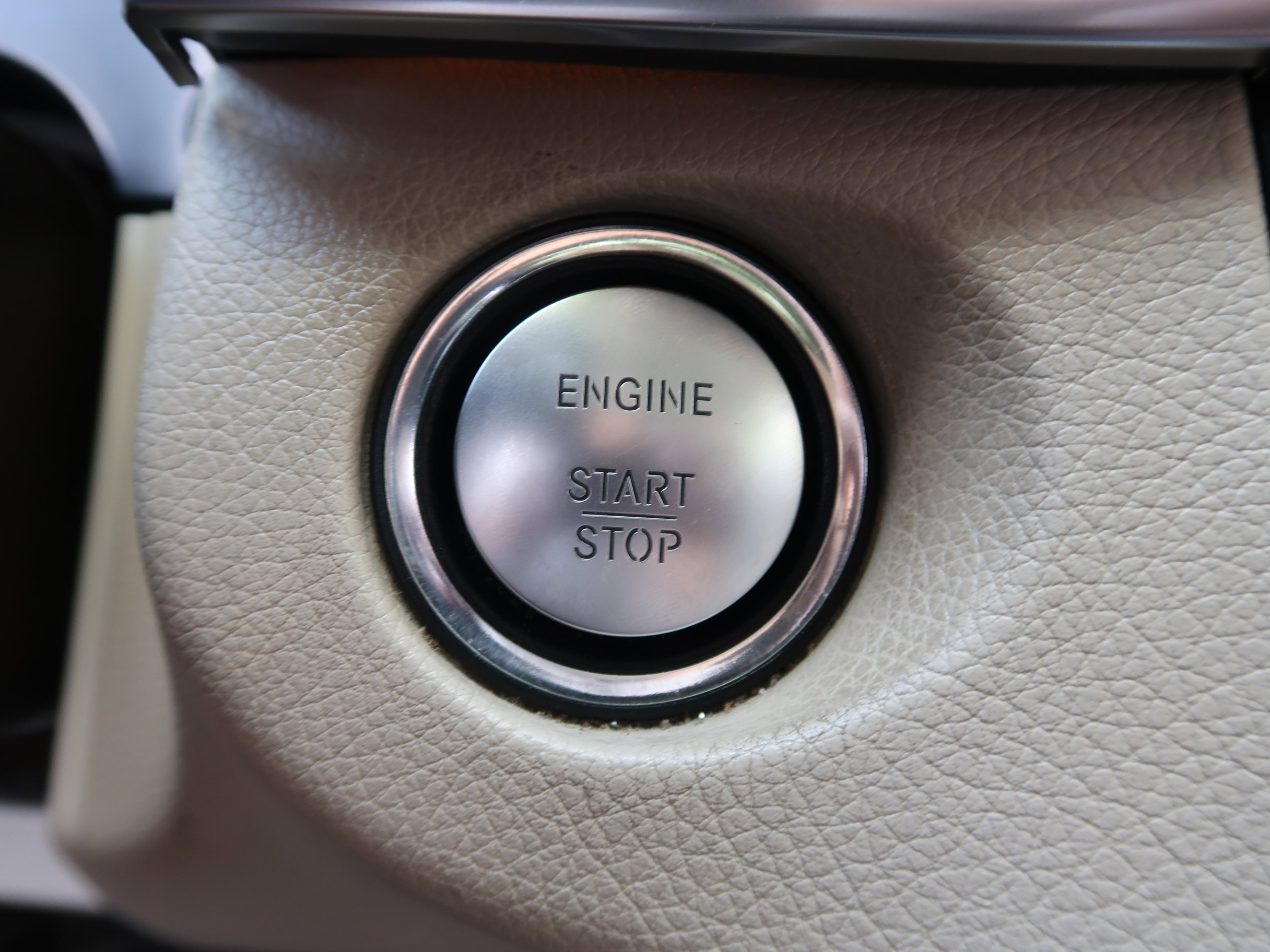 Used 2014 Mercedes-Benz E 550 4MATIC Sedan image 16