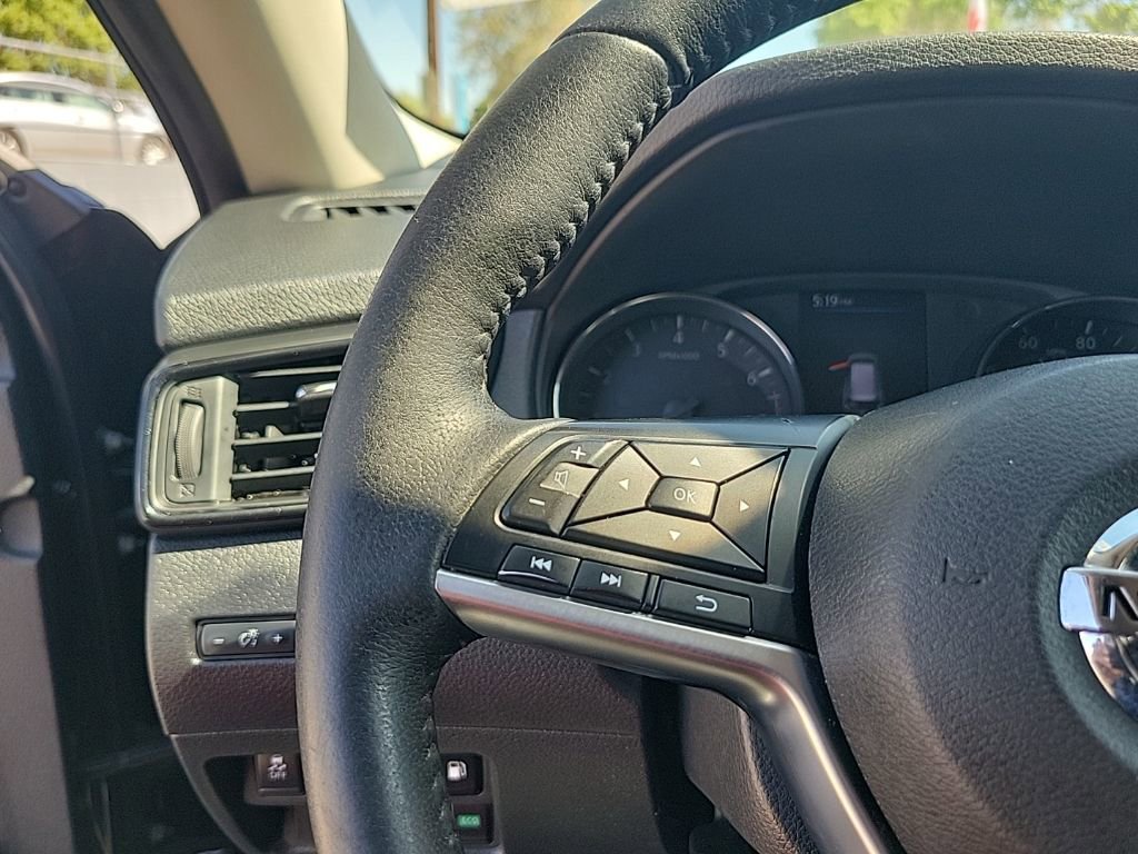 Used 2019 Nissan Rogue SV image 23