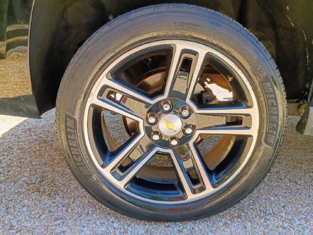 Used 2015 Chevrolet Suburban LT RWD image 16