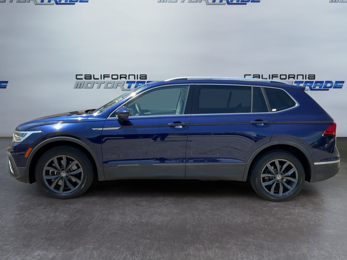 Used 2023 Volkswagen Tiguan SE w/ Panoramic Sunroof Package FWD image 8