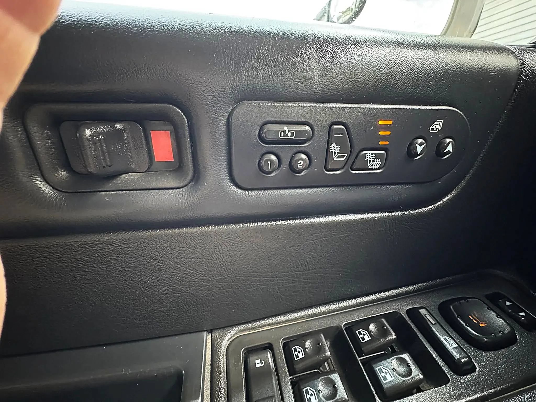 Used 2005 HUMMER H2 SUT w/ Preferred Equipment Group AWD/4WD image 37