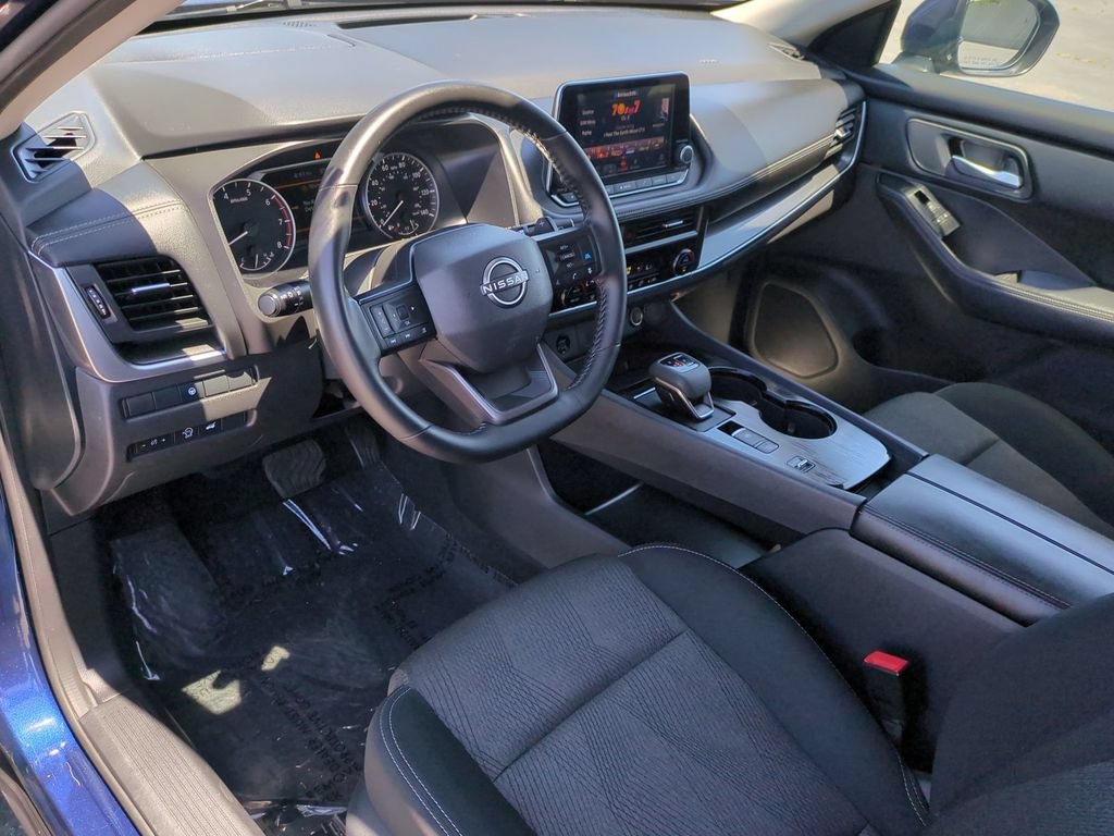 Used 2025 Nissan Rogue SV FWD image 11