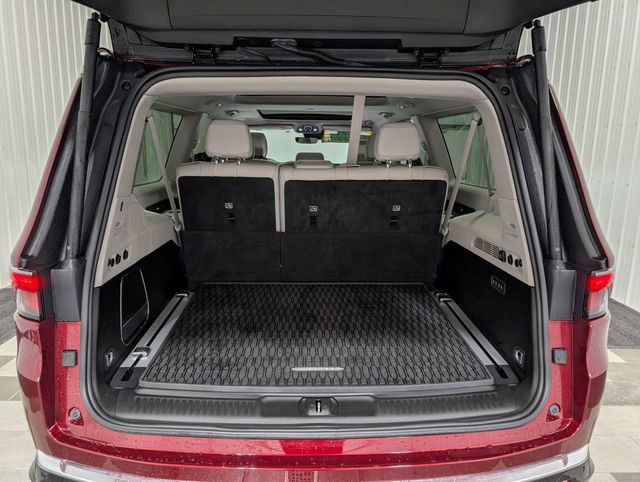 Used 2024 Jeep Wagoneer L Series III w/ Premium Group I image 25
