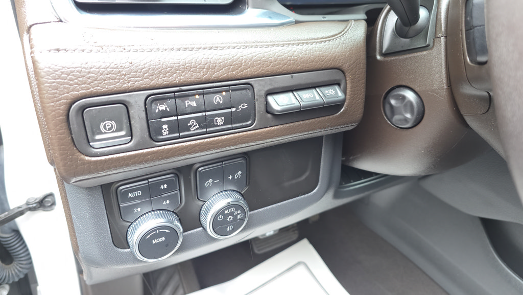 Used 2022 GMC Yukon XL Denali AWD/4WD image 11