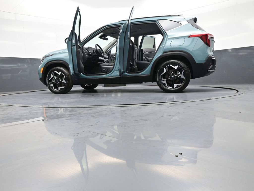 Certified 2025 Kia Seltos EX w/ EX Sunroof Package image 50