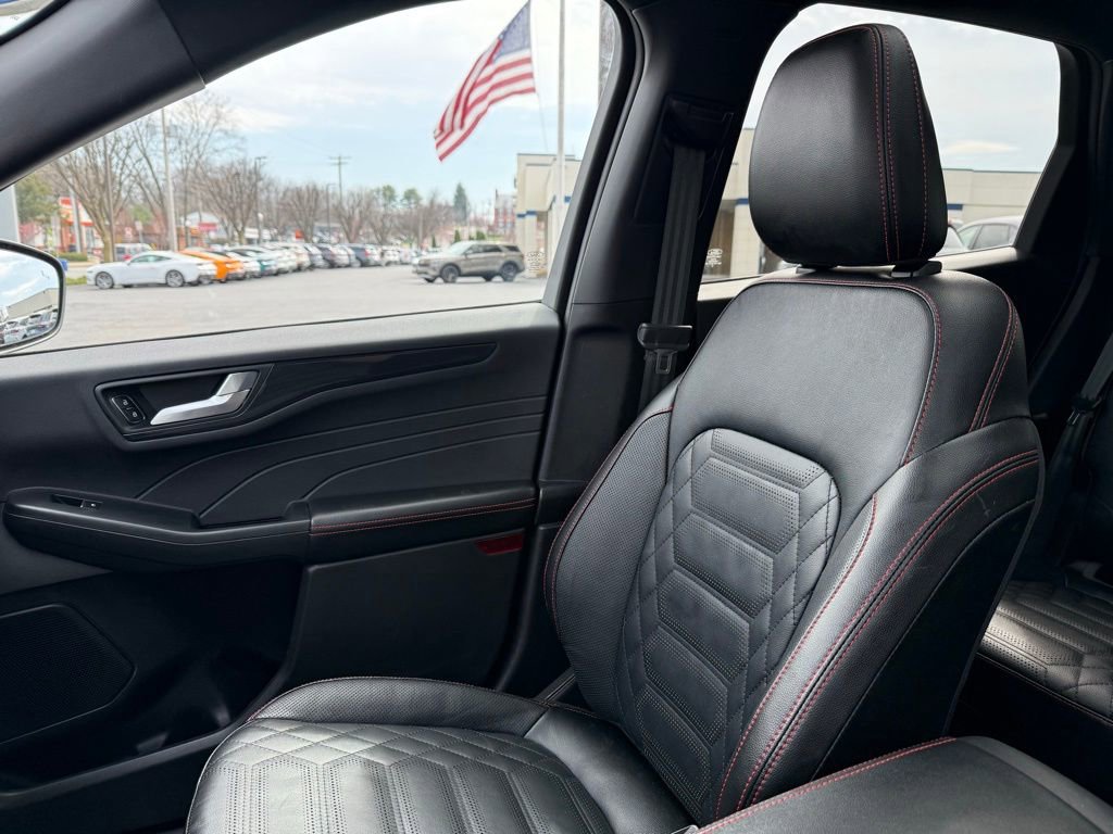 Certified 2023 Ford Escape ST-Line Elite w/ Premium Technology Package AWD/4WD image 28