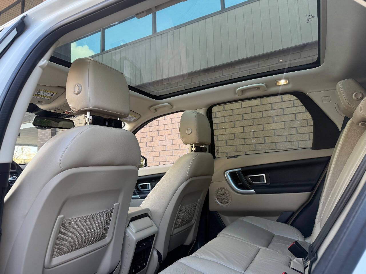 Used 2019 Land Rover Discovery Sport HSE AWD/4WD image 17