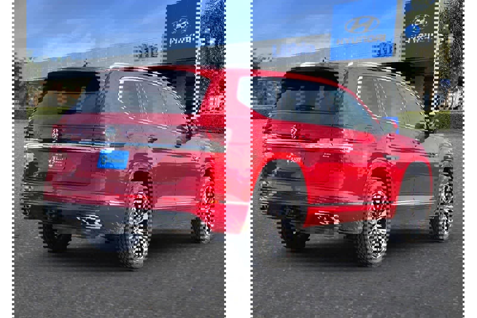 Used 2024 Volkswagen Atlas SEL Premium R-Line image 4