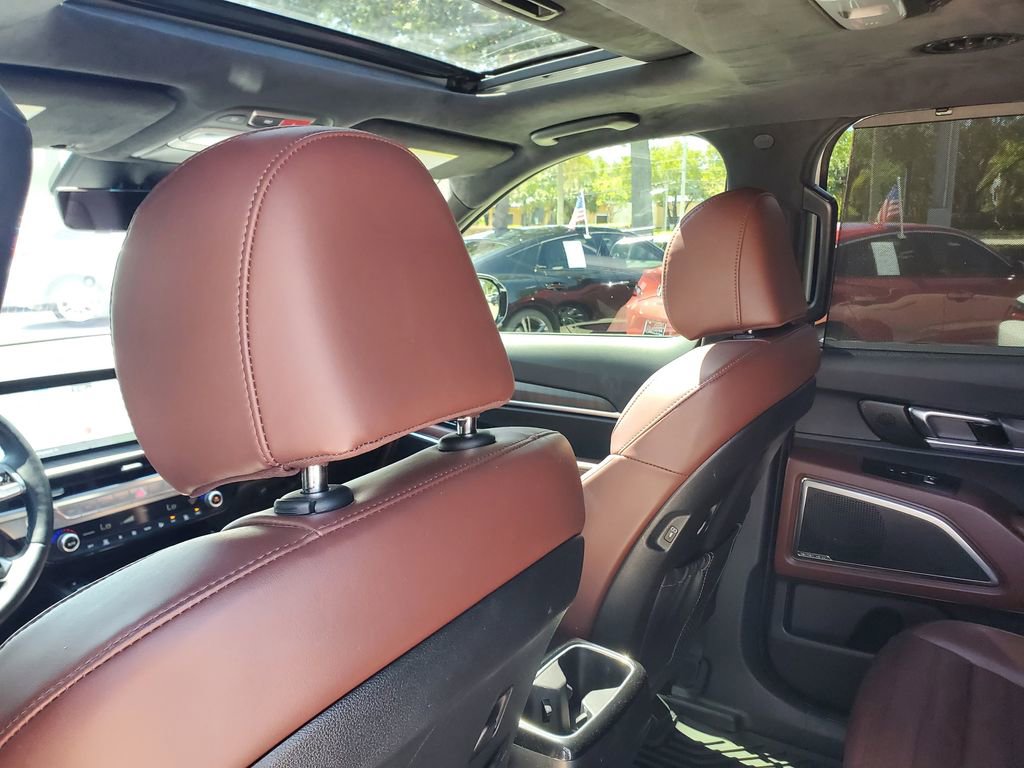 Used 2024 Kia Telluride SX Prestige w/ Towing Package AWD/4WD image 11