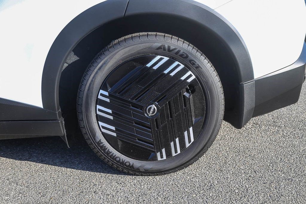 New 2026 Nissan Leaf w/ Illuminated Package FWD image 10