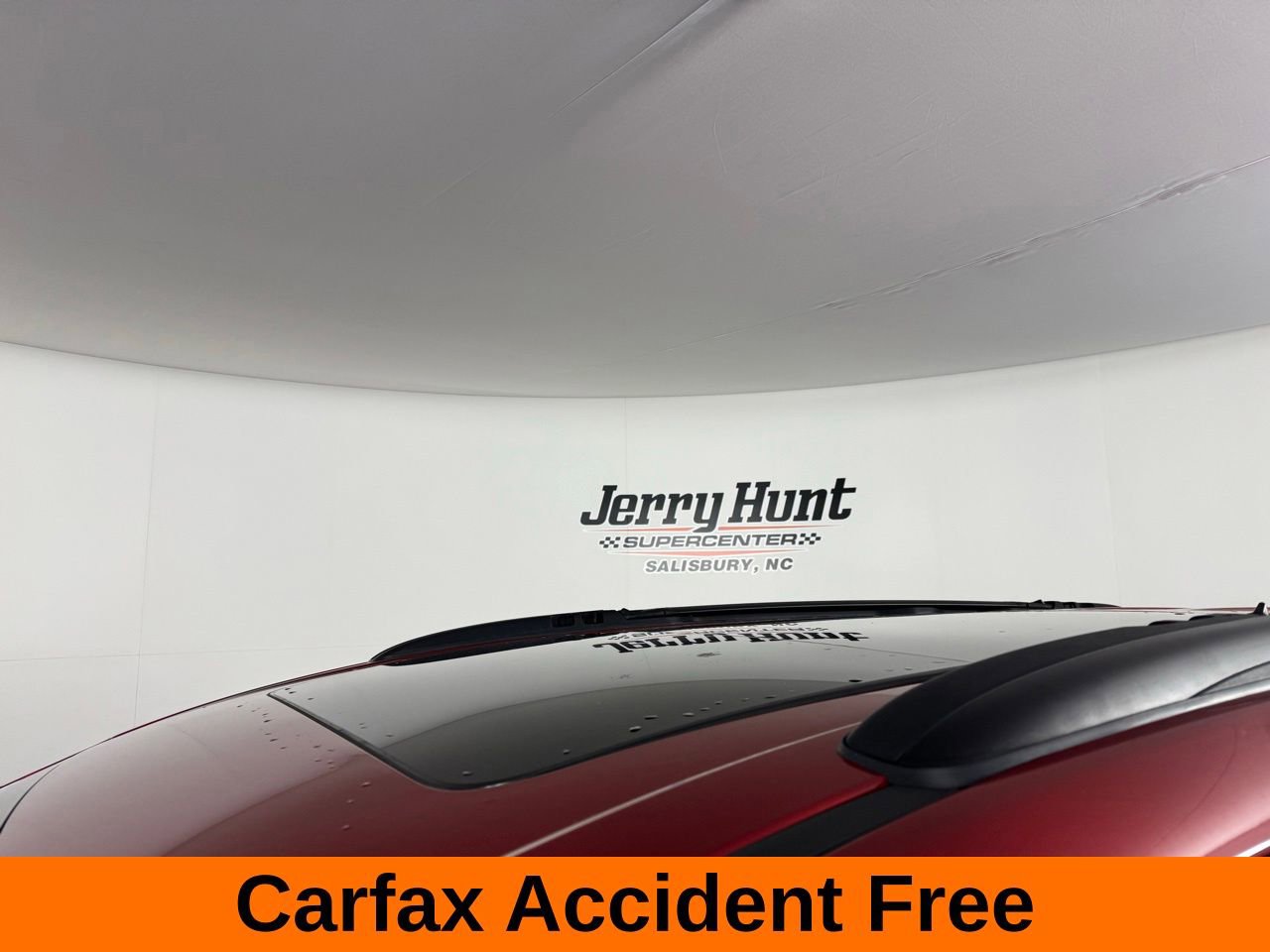 Used 2025 Chrysler Pacifica Limited image 3