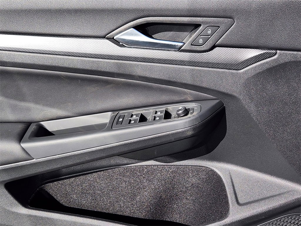 New 2025 Volkswagen GTI SE image 3