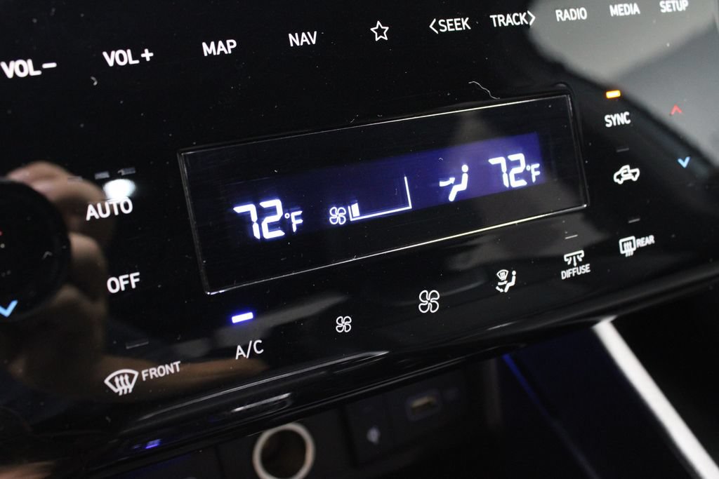 Used 2024 Hyundai Santa Cruz Limited AWD/4WD image 31