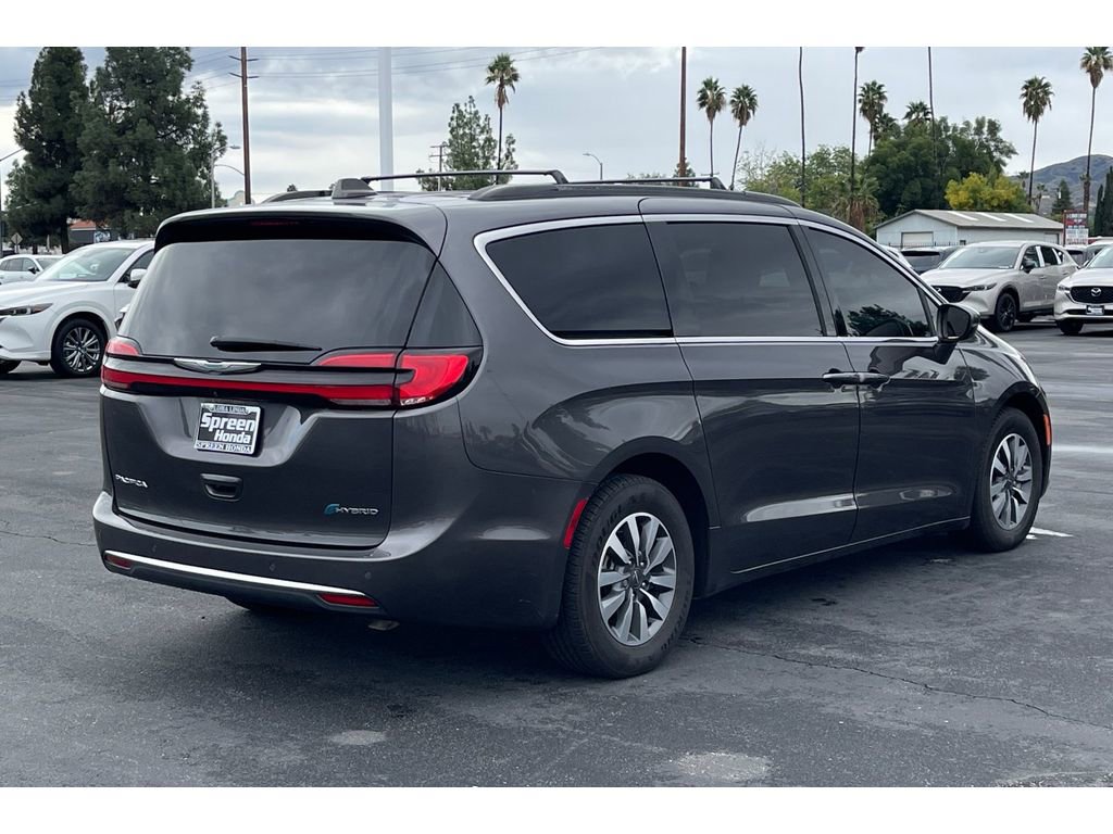 Used 2021 Chrysler Pacifica Touring w/ Uconnect Theater Family Group image 6