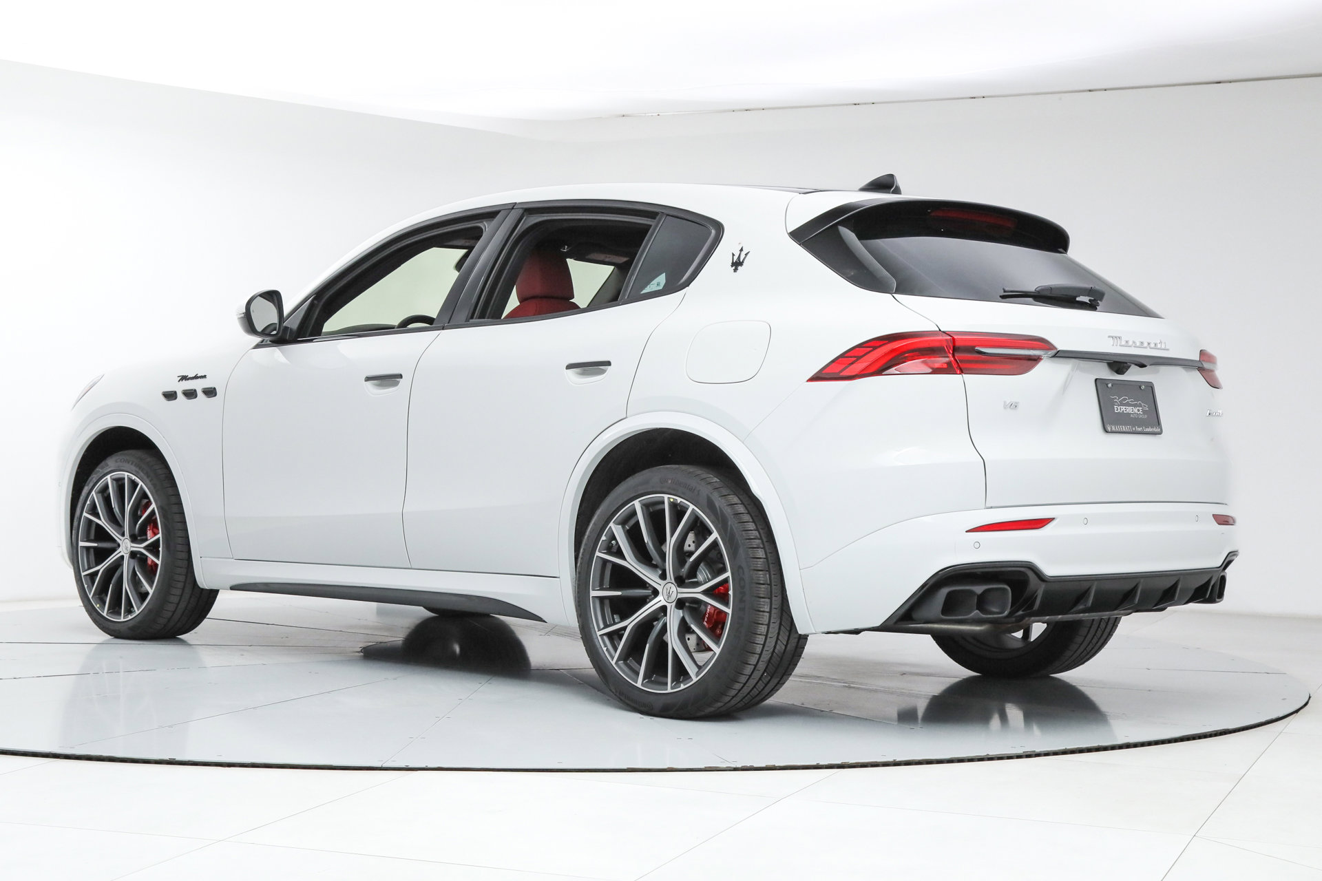 New 2026 Maserati Grecale Modena image 3