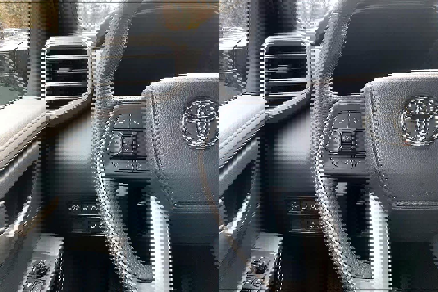 Used 2025 Toyota Tundra Limited image 24