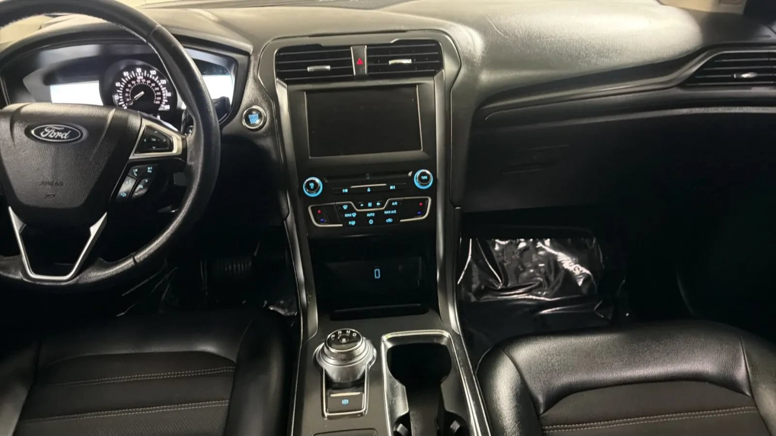 Used 2018 Ford Fusion SE w/ Equipment Group 201A FWD image 17