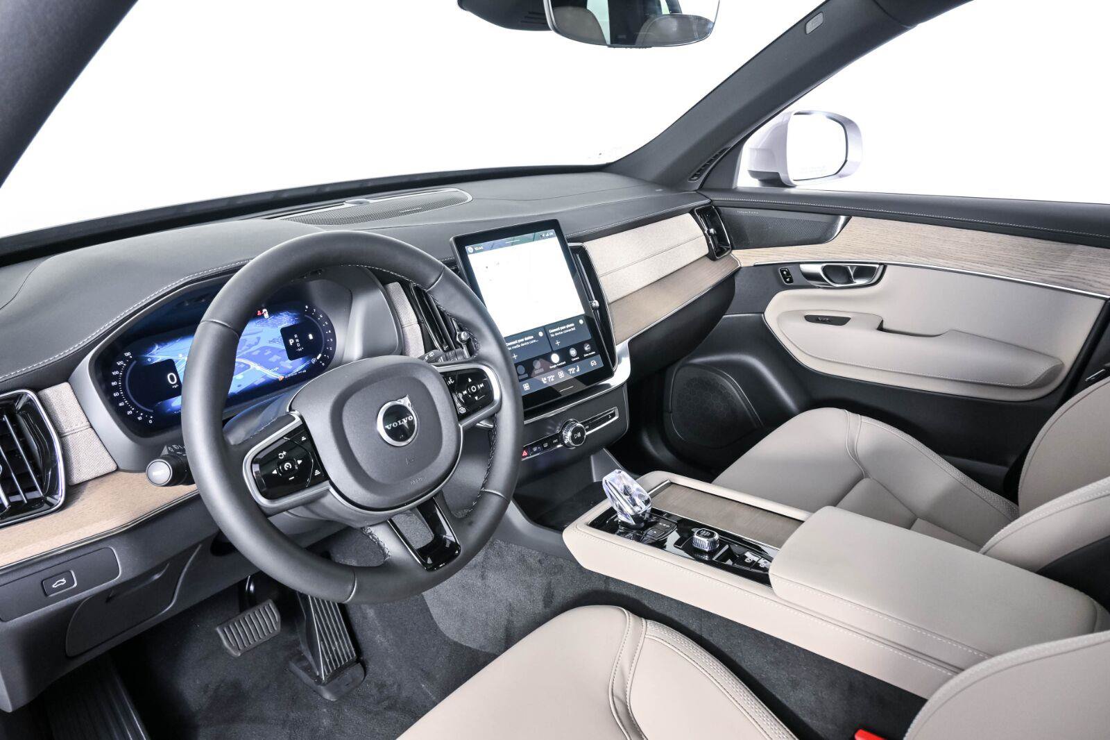 New 2026 Volvo XC90 B6 Plus w/ Protection Package Premier AWD/4WD image 4