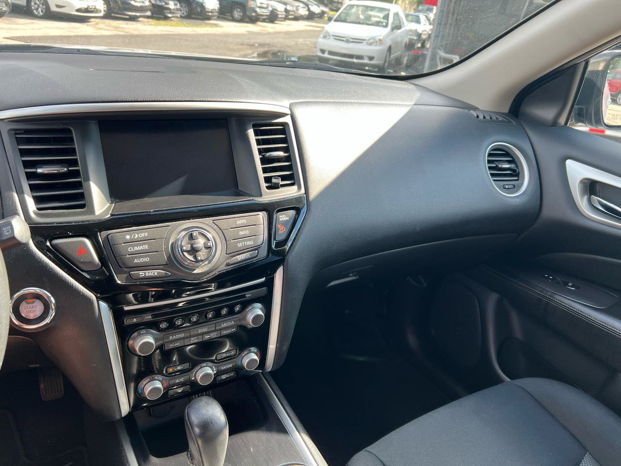 Used 2018 Nissan Pathfinder SV AWD/4WD image 12