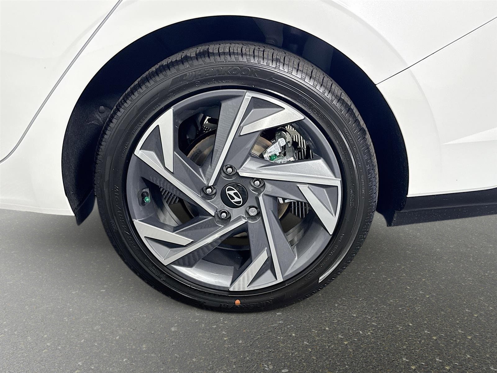Certified 2025 Hyundai Elantra Limited image 32