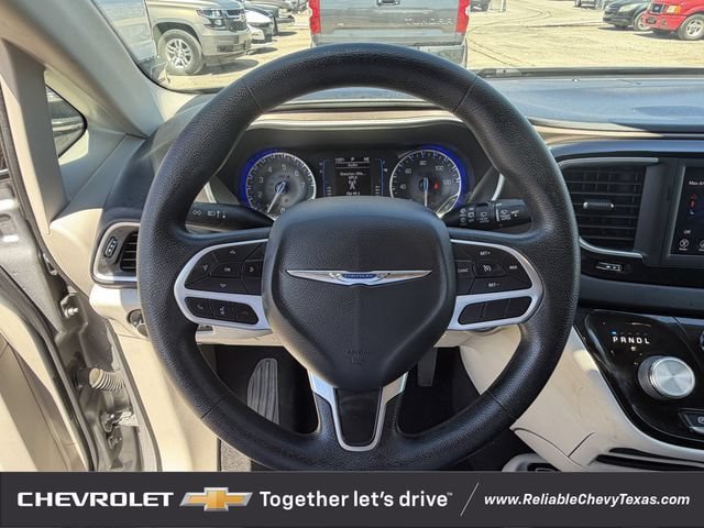 Used 2021 Chrysler Voyager LX FWD image 13