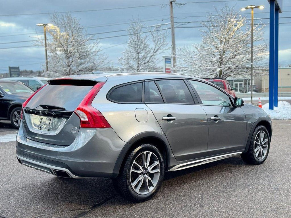 Used 2018 Volvo V60 T5 Cross Country w/ Convenience Package image 6