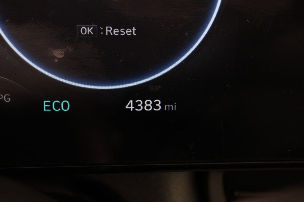 Certified 2025 Hyundai Elantra Limited image 30