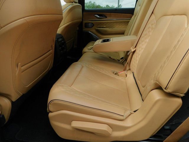 Used 2023 Jeep Grand Cherokee L Summit image 23