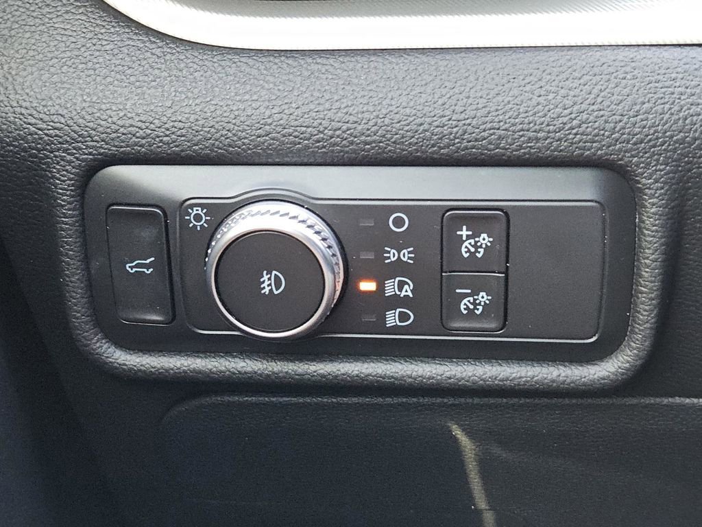 Used 2020 Ford Explorer XLT w/ Equipment Group 202A image 20