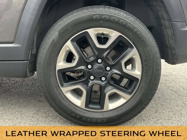 Used 2018 Jeep Compass Trailhawk w/ Leather Interior Group AWD/4WD image 14
