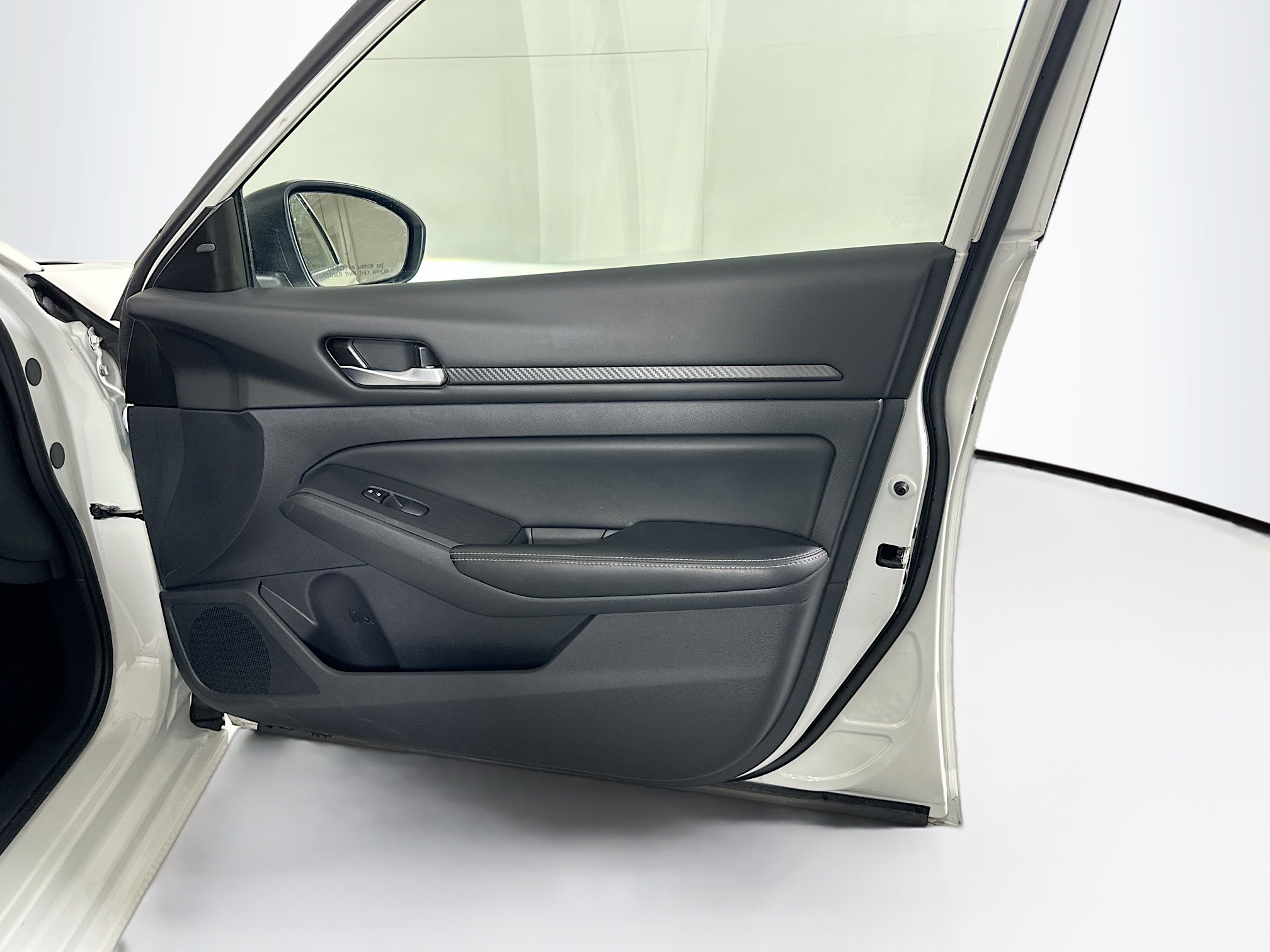 Used 2025 Nissan Altima 2.5 SV image 30