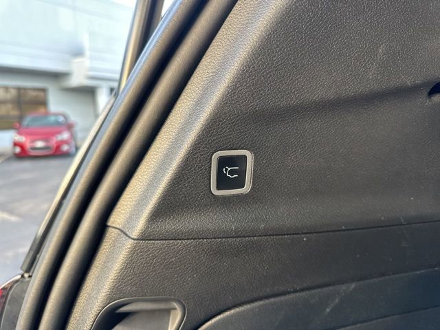 Certified 2024 Chrysler Pacifica Select image 19