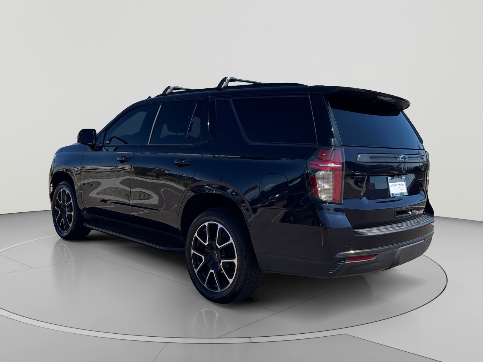 Used 2022 Chevrolet Tahoe RST w/ Luxury Package AWD/4WD image 3