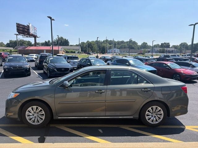Used 2014 Toyota Camry LE FWD image 3