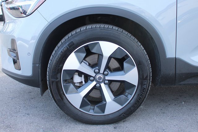 Used 2025 Volvo XC40 B5 Plus image 35