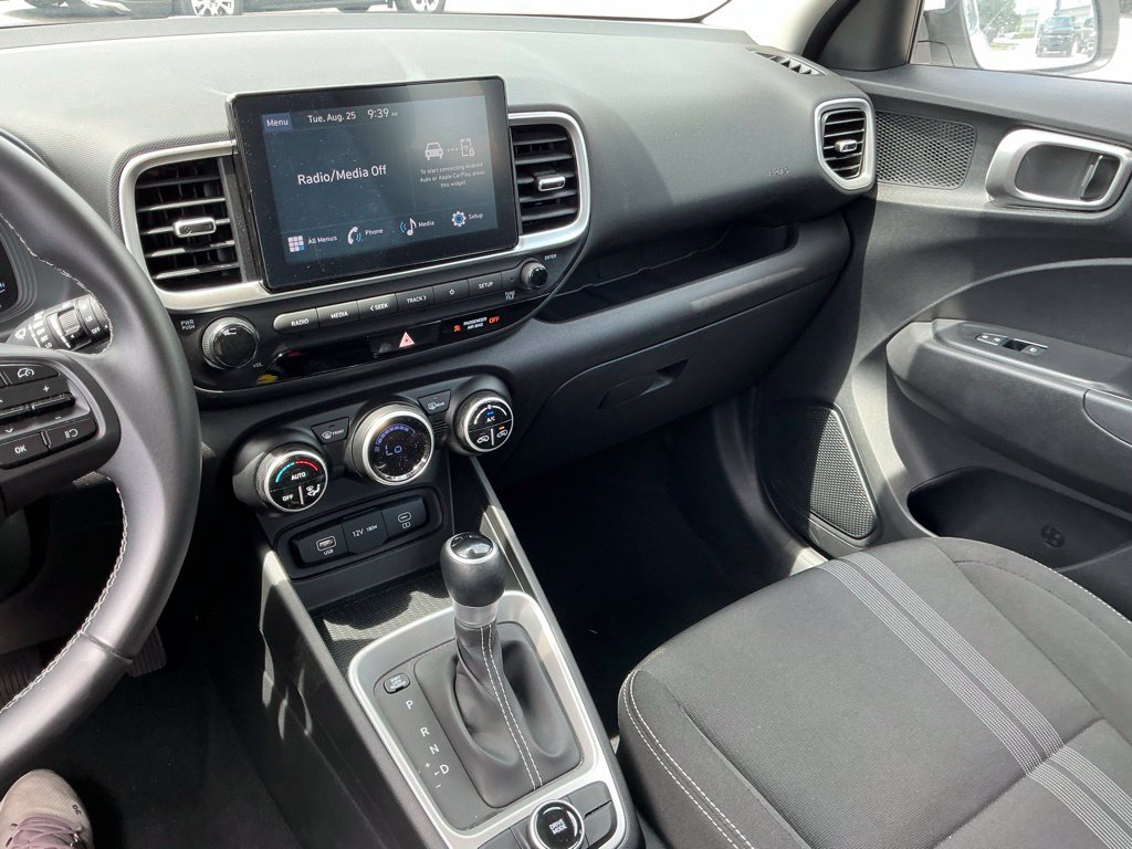 Used 2025 Hyundai Venue SEL FWD image 42
